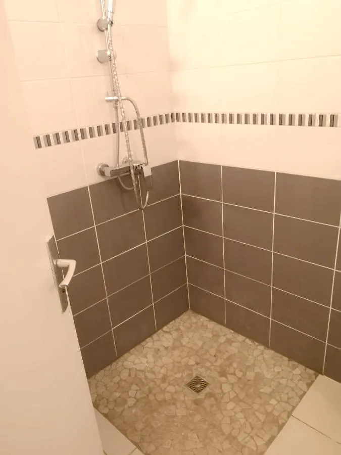 Maison De 3 Chambres A Le Gosier Avec Terrasse Amenagee A 7 Km De La Plage בית נופש
